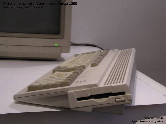 Commodore Amiga 1200 - 03.jpg